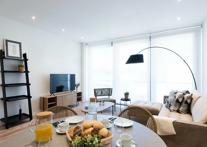 Petit Luxe Tobella Esquerra * Terrassa