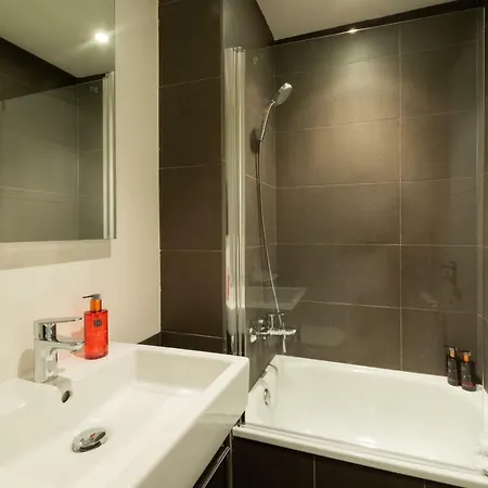 Petit Luxe Tobella Esquerra * Terrassa
