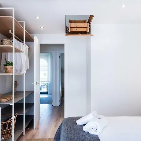Petit Luxe Tobella Esquerra * Terrassa