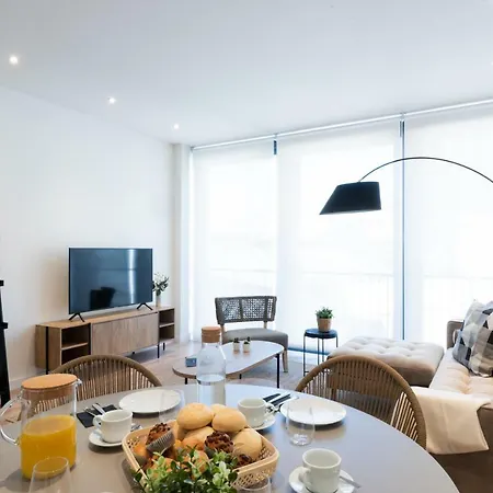 Petit Luxe Tobella Esquerra * Terrassa