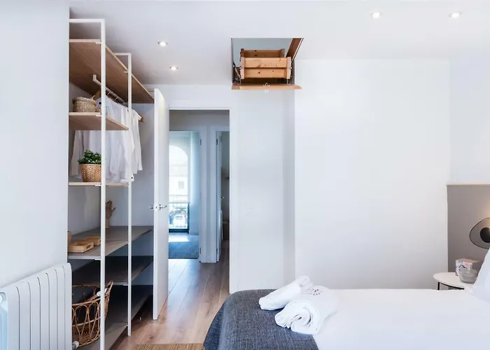 Petit Luxe Tobella Esquerra * Terrassa