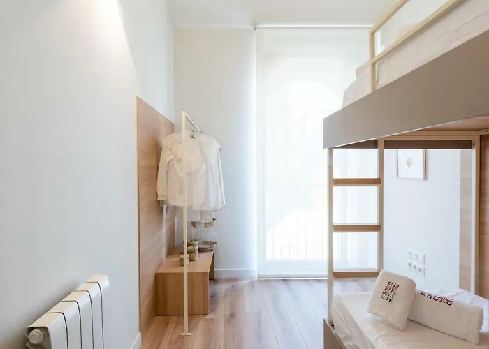 Petit Luxe Tobella Esquerra Terrassa